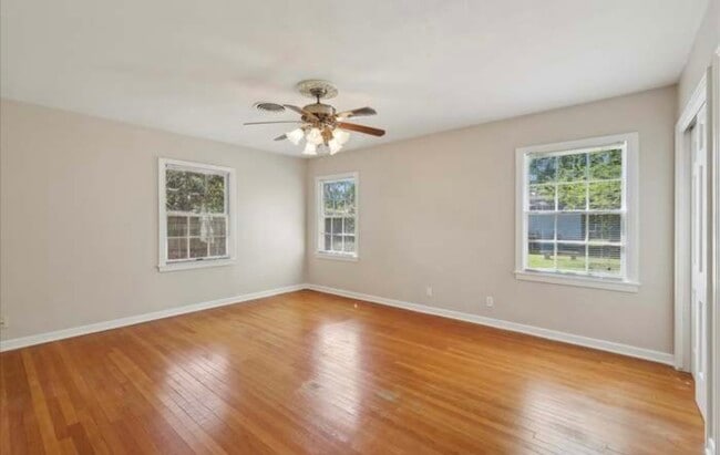 Building Photo - 1235 Elaine Dr