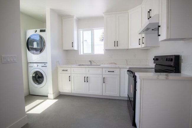 Photo - 4911 Lynnfield St