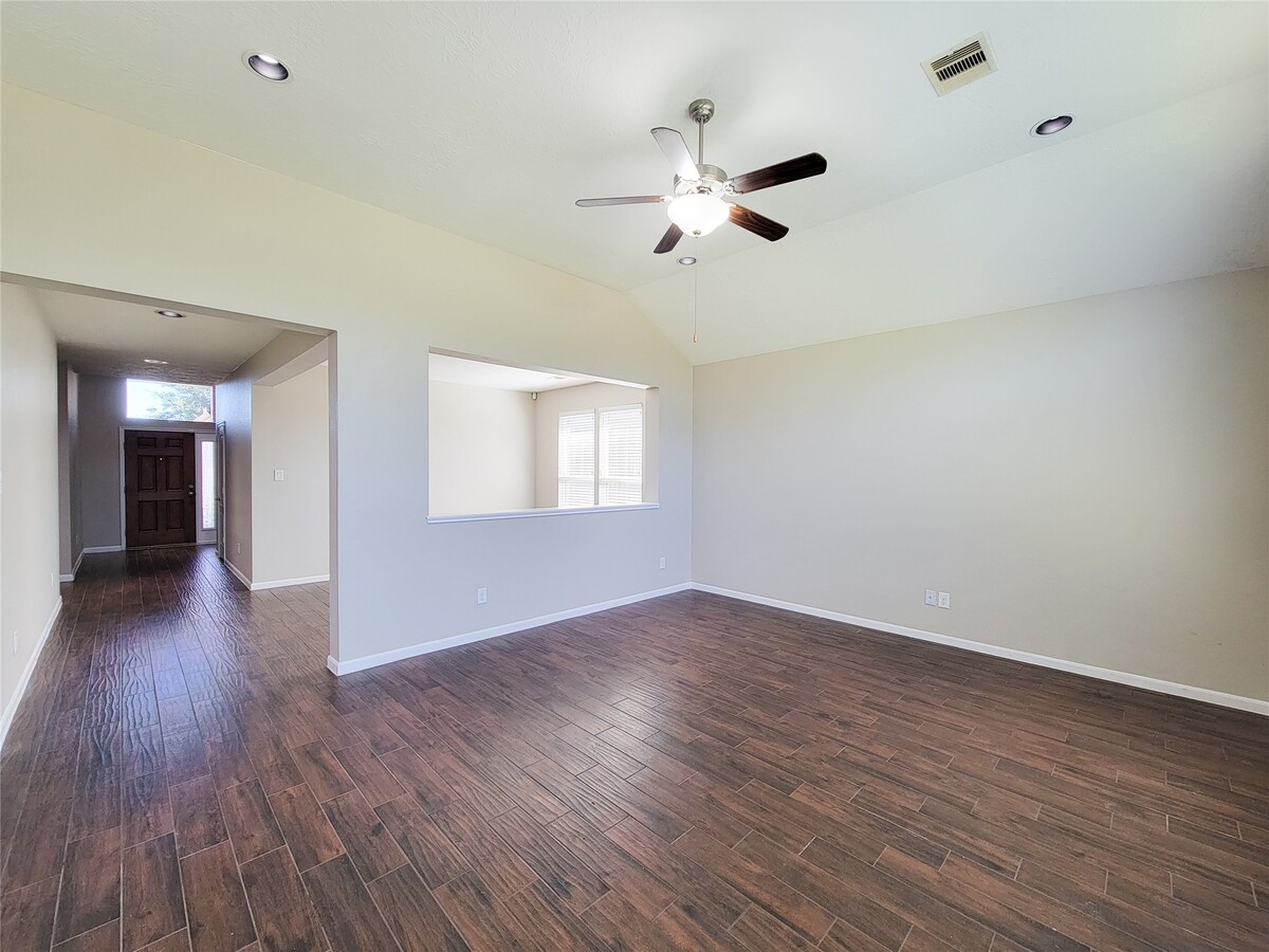 Photo - 3007 Meadow Prairie St