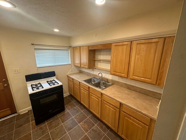 Photo - 905 26th St Unit Apt. 3
