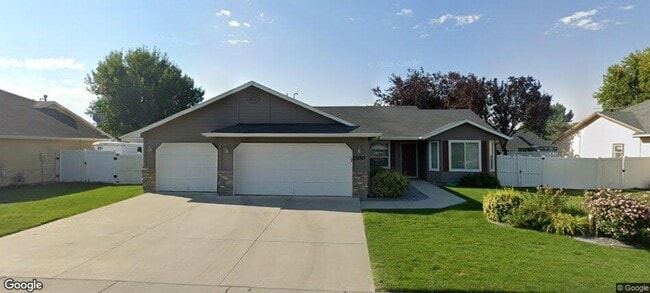 Building Photo - Newer updated home in a great neighborhood!!!