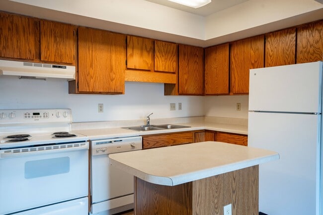 Apartamentos Clearview en West Fargo, ND | 21A | Cocina - Clearview
