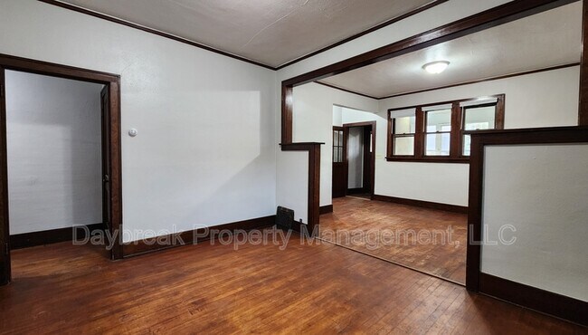 Photo - 723 14th St N