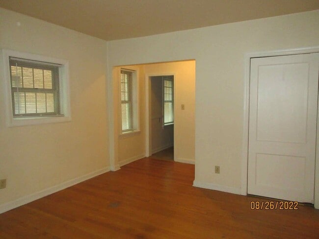 Photo - Available September 2026 Large Remodeled 1 Bedroom Apartment with Free Heat! Unidad 1B