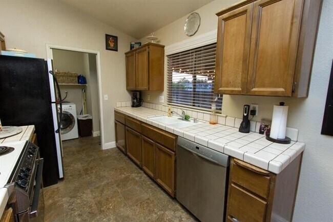 Photo - 6044 E Illinois Ave