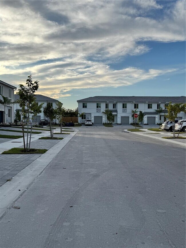 Photo - 656 SE 14th Ct