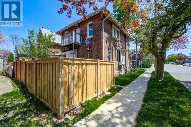 Photo - 200 Park Ave