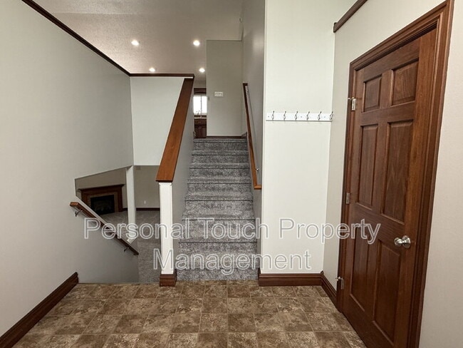 Photo - 3677 Polk St S