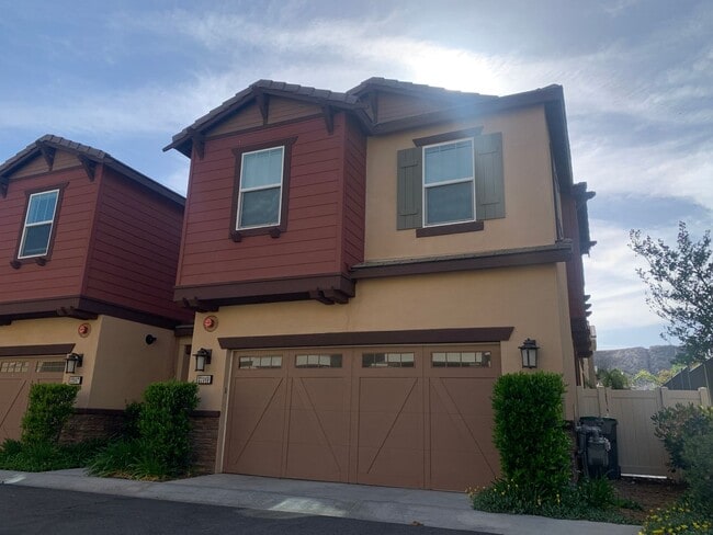 Building Photo - 3-Bedroom Hartford River Village Home with...