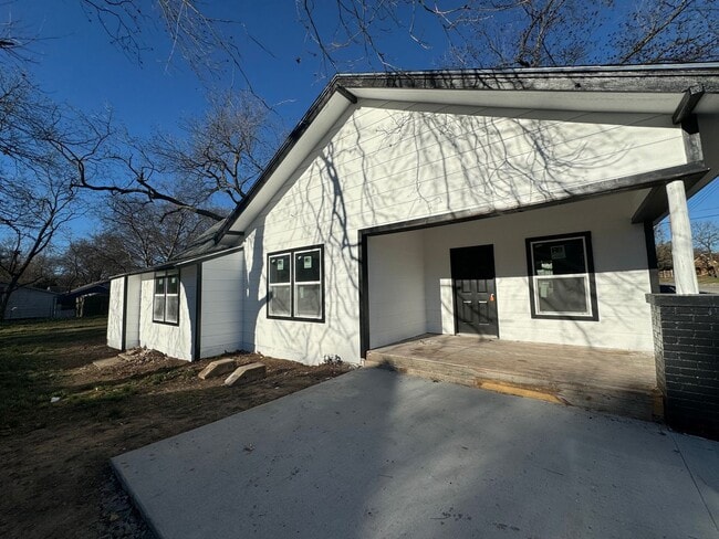 Photo - Newly remodeled 3 bedroom 2 bath across from Park!