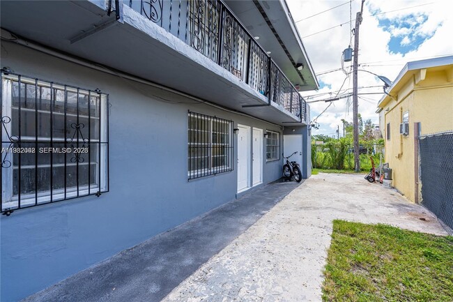 1445 NW 2nd Ave Unit 3