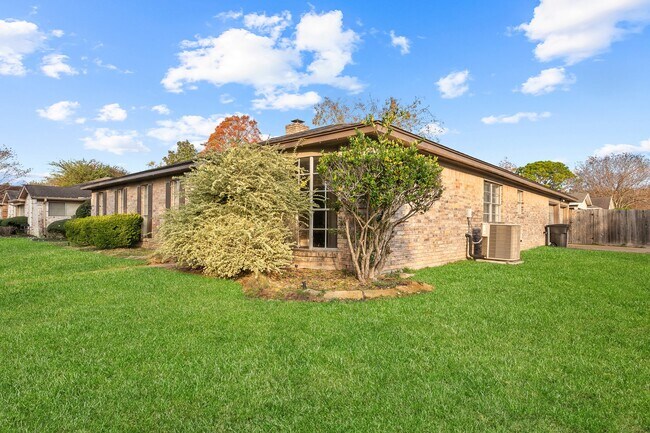 Photo - 9302 Claridge Dr