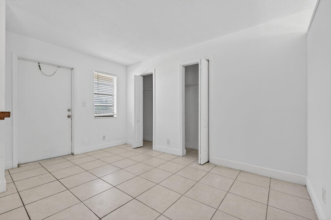 Photo - 4081 N Dixie Hwy Unit 17