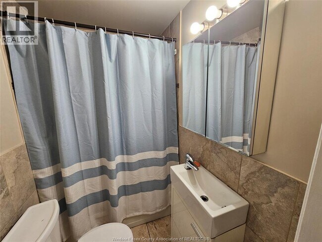 Photo - 1143 Langlois Ave
