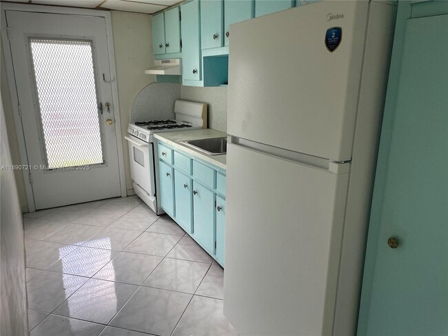 Photo - 51 NE 204th St Unidad 8