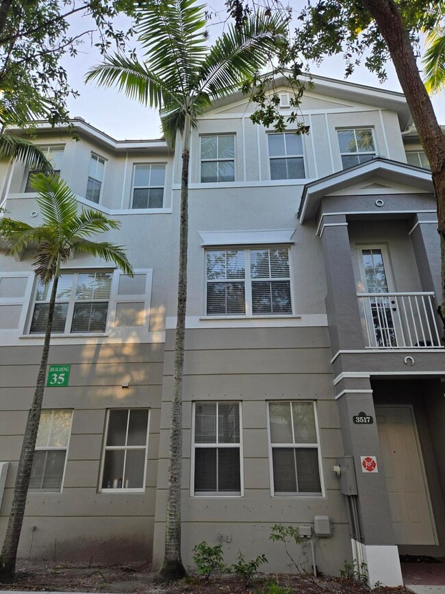 Building Photo - 3517 Shoma Ln