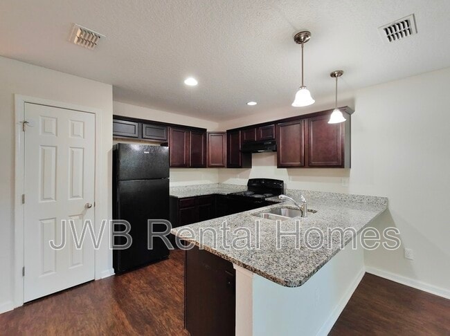 Photo - 650 Herman St