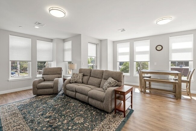 Photo - 642 Main St Unit 301