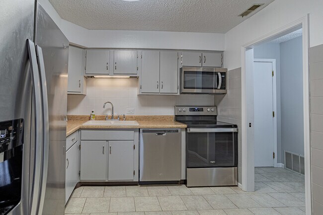 Photo - 520 Biesterfield Rd Unit E220