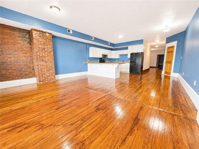 Photo - 425 Exchange St