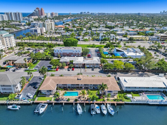 Building Photo - 2857 NE 32nd St Unit 8