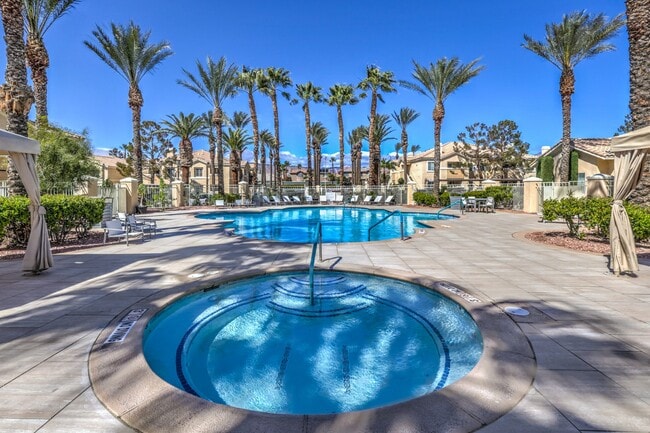 POOL VIEW - La Villa Estates