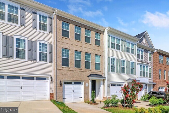 Photo - 439 Foxglove Way