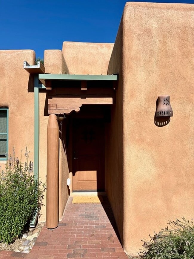 Photo - 709 Don Felix St