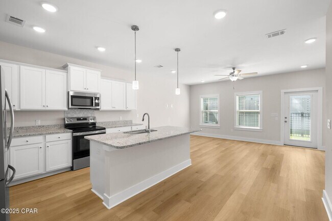 Photo - 219 Skylah Ln