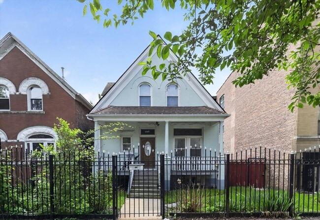 Building Photo - 3651 W Wabansia Ave Unit G