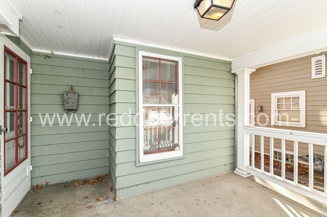 Photo - 125 E 49th St