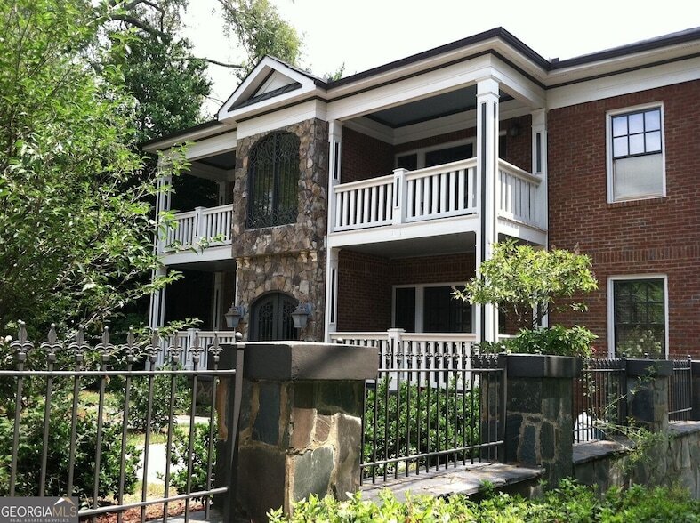 Photo - 685 Penn Ave NE