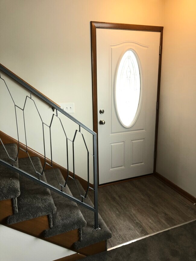 Foyer - Bradshire Drive Apartments Unit 1