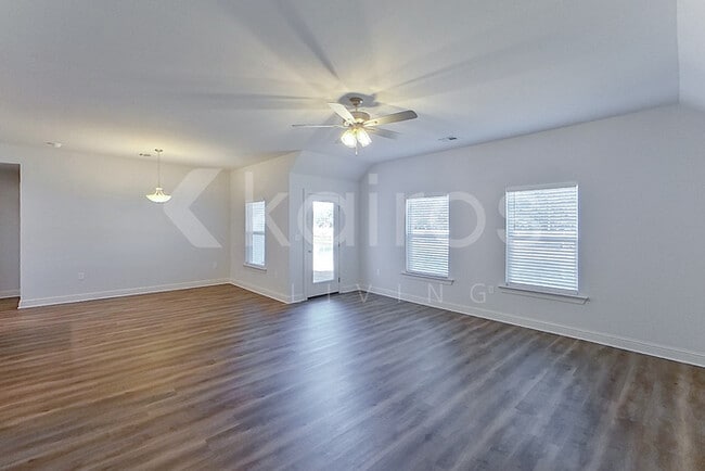 Photo - 8041 Hendrick Dr