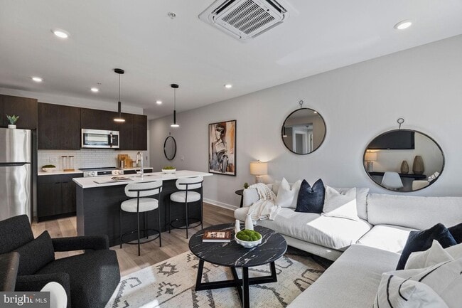 Building Photo - 3449 Scotts Ln Unit B219