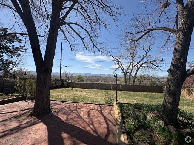 Building Photo - Beautiful 4 Bed House Near Old Town Little...