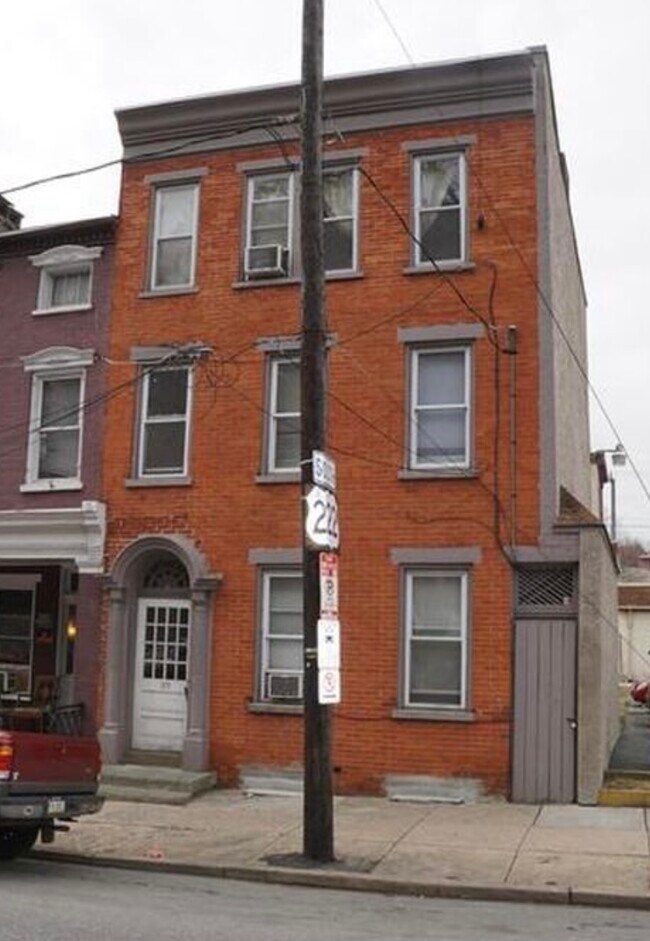 Photo - 110 S Prince St Apartments Unit 2