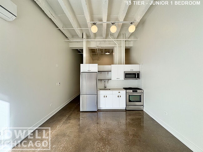 Photo - 17 E Adams St