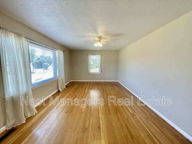 Photo - 621 Welsh Pl