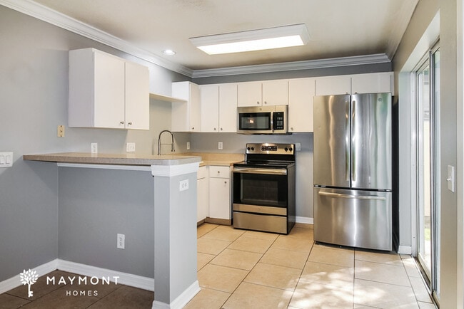 Photo - 8534 Hawbuck St