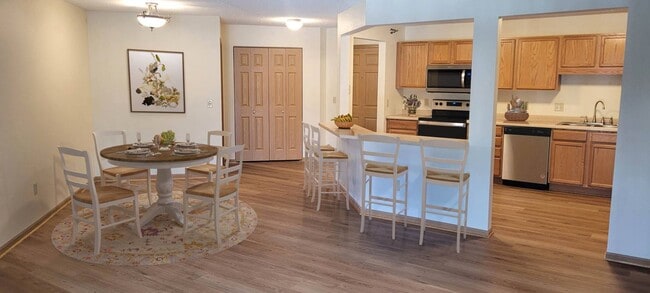 Building Photo - Lakewood Place Apartments