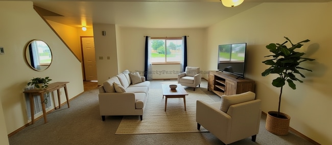 Building Photo - 709 Golden West Dr Unit B