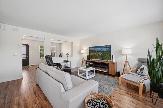 Photo - 10133 Meadow Glen Dr