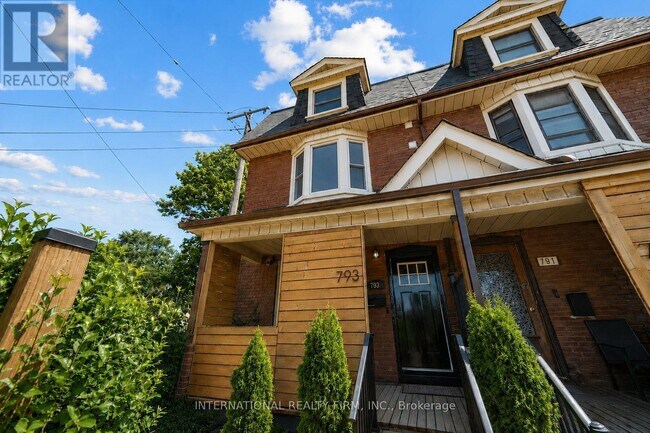 Photo - 793 Dufferin St