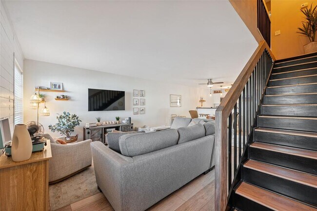 Photo - 4821 W McElroy Ave Unit D210