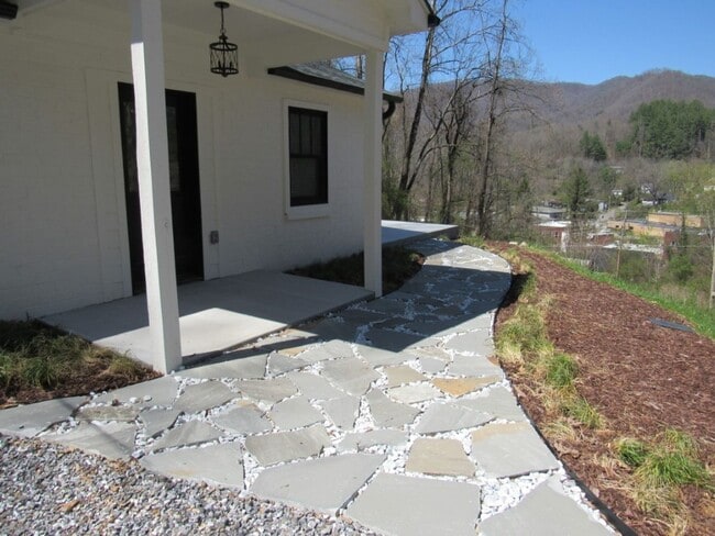 Photo - $1,800 - 2 Bed/2Bath Newly Renovated Unfur...