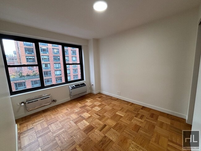 Photo - Fourth Avenue Unidad 12J