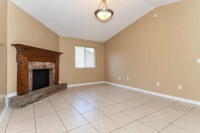 Photo - 2291 Richard Lee St