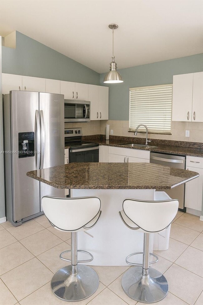 Photo - 118 NE 9th Ct