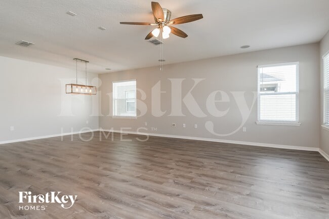 Photo - 2000 Remembrance Ave